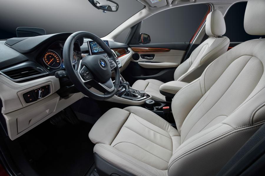 Интерьер BMW 220i Active Tourer Luxury Line 2016 года  (CN) (фото 33 из 34)